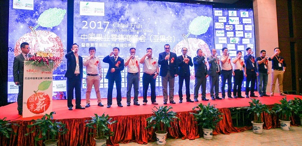 这是一张5月18日万果风云I亚果会 中国果业零售商峰会首日参会超1400人数的配图