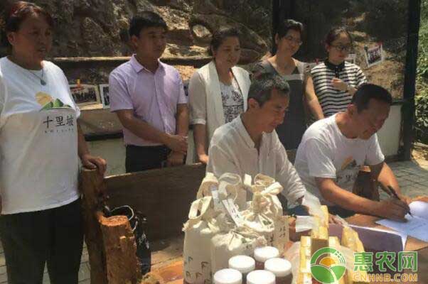 武乡十里坡村生态农产品产业合作社与 “九龙·世外禅园”签订食材特供合作协议