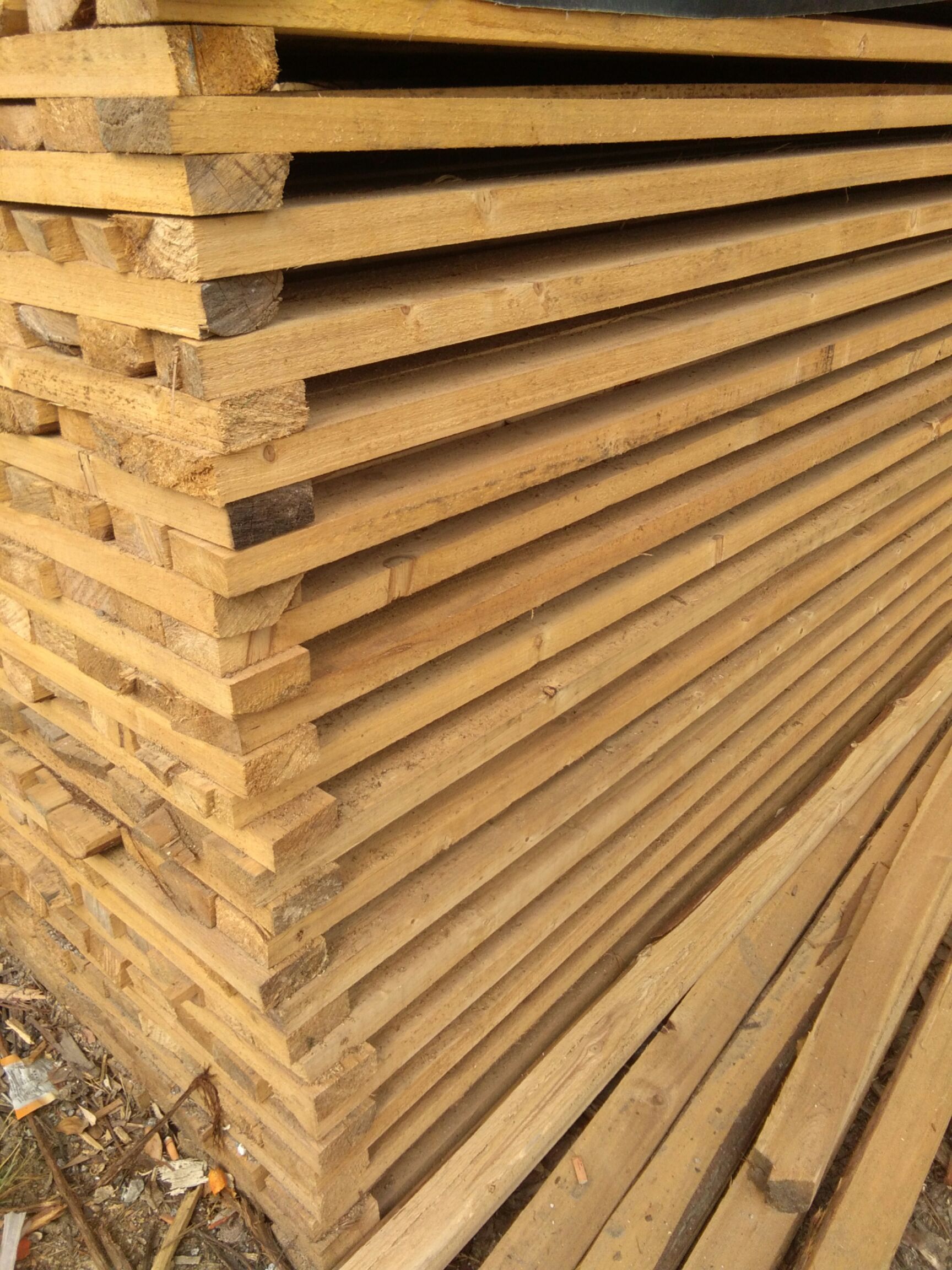 大量供应刺杉木工地木方木龙骨规格3.5x7.