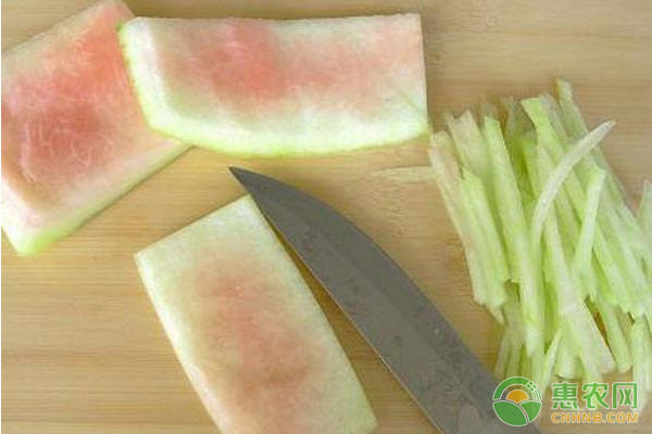 西瓜皮對(duì)養(yǎng)豬的好處有哪些？西瓜皮在豬病防治過(guò)程中的用途介紹